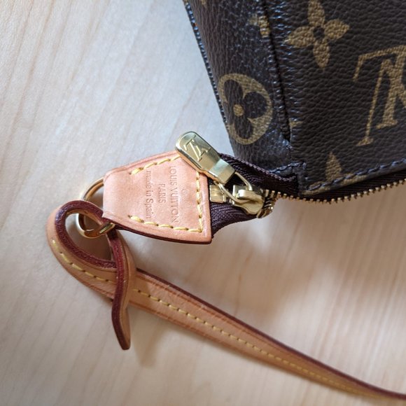Louis Vuitton Handbag- Authentic - Picture 5 of 11